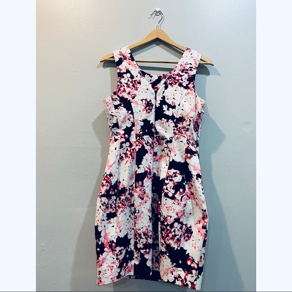 Lipsy london dress NWT Size 6 Floral Print Sheath - Picture 2 of 3